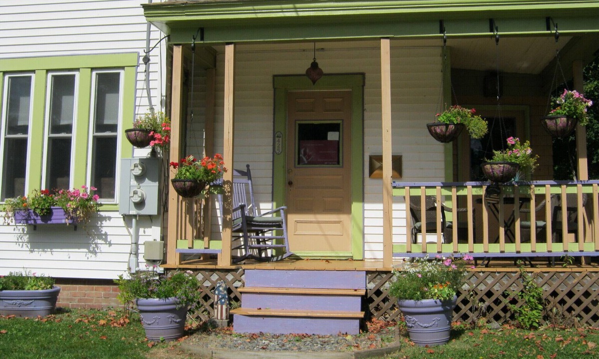 Greenville Junction Apartment | UNIT 2 PRITHAM AVE GREENVILLE JCT., ME