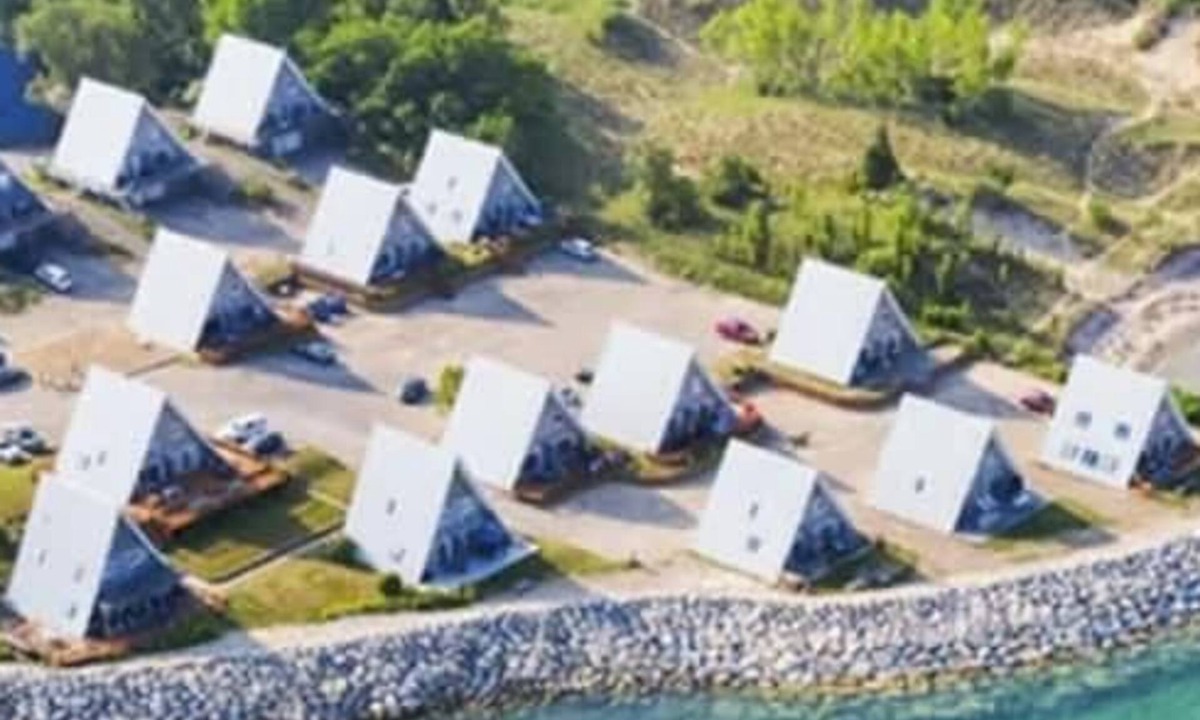 Stevensville Ski Chalet | Unit #20: Beachfront Chalet w/Resort Amenities