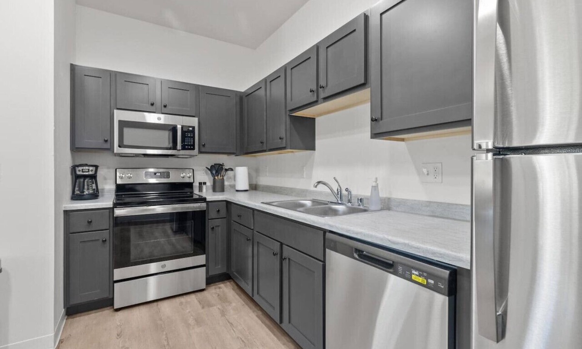Neenah Apartment | Unit 21 at Fox Flats (1 Bed/Garage/Washer & Dryer)