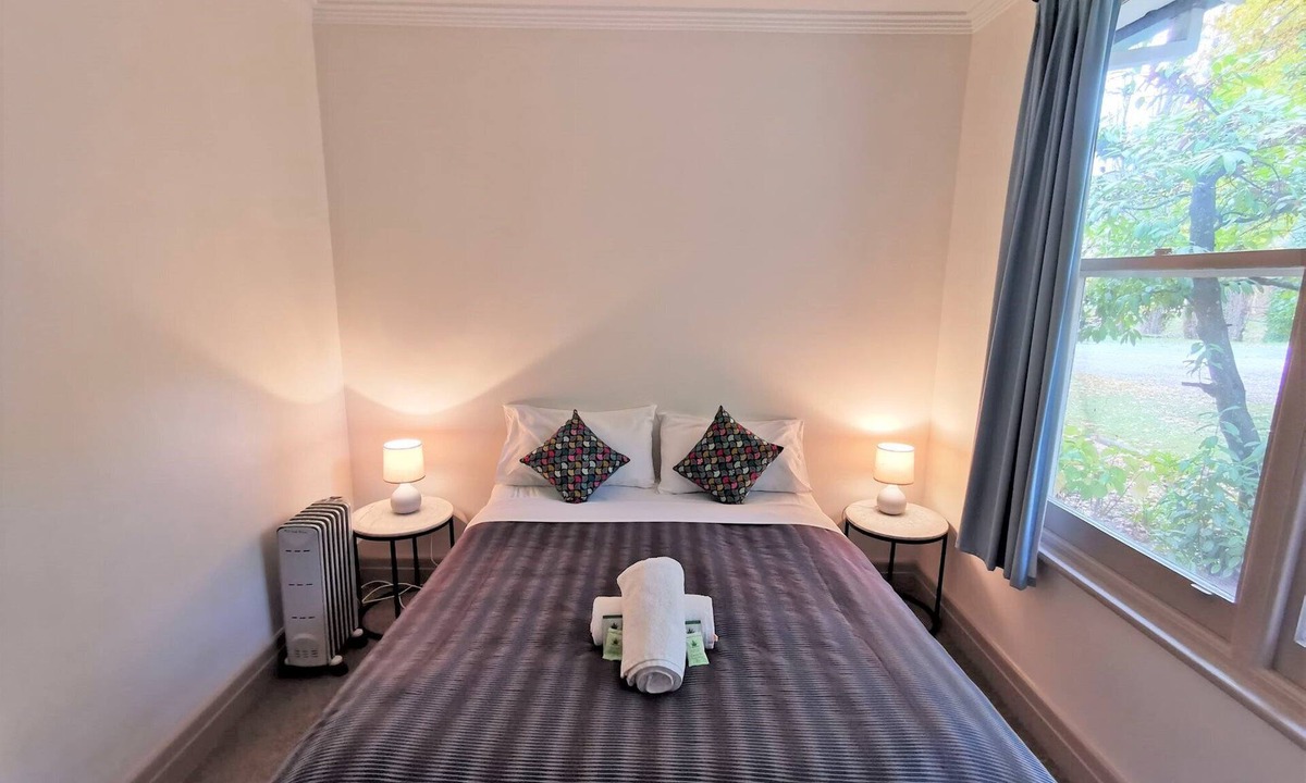 Bright Cottage | Unit 4 - One Bedroom - HomeAway