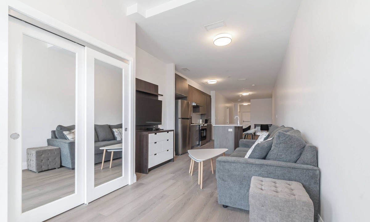 Dean Park Apartment | Unit 5 - Modern Fully Furnished 1 Bedroom Apartment