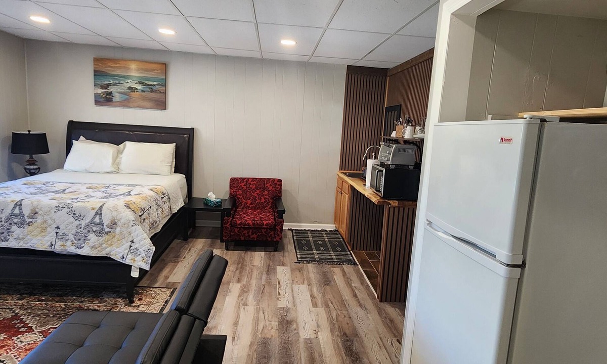 Seward Place Apartment | Unit 5 The most peaceful and quite area of Schenectady downtown