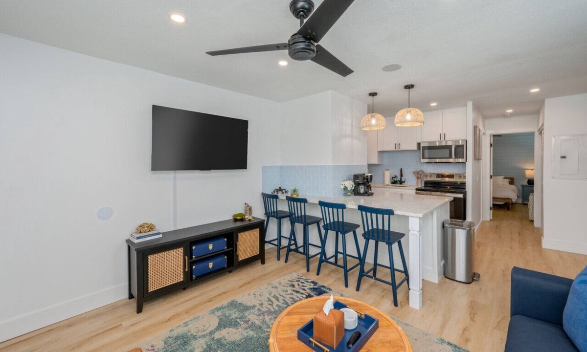 Fort Walton Beach Apartment | Unit #7 Waterfront + Heated Pool and Spa Access