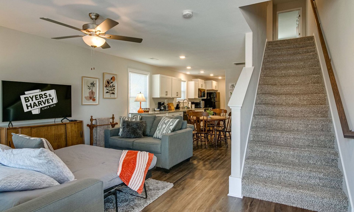 Clarksville Cottage | Unit #A 1010 Franklin St