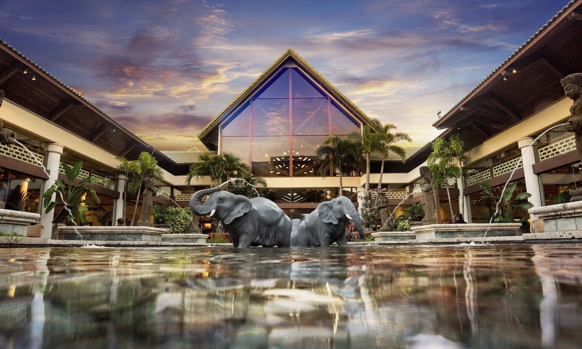 Florida Center Hotel | Universal’s Loews Royal Pacific Resort