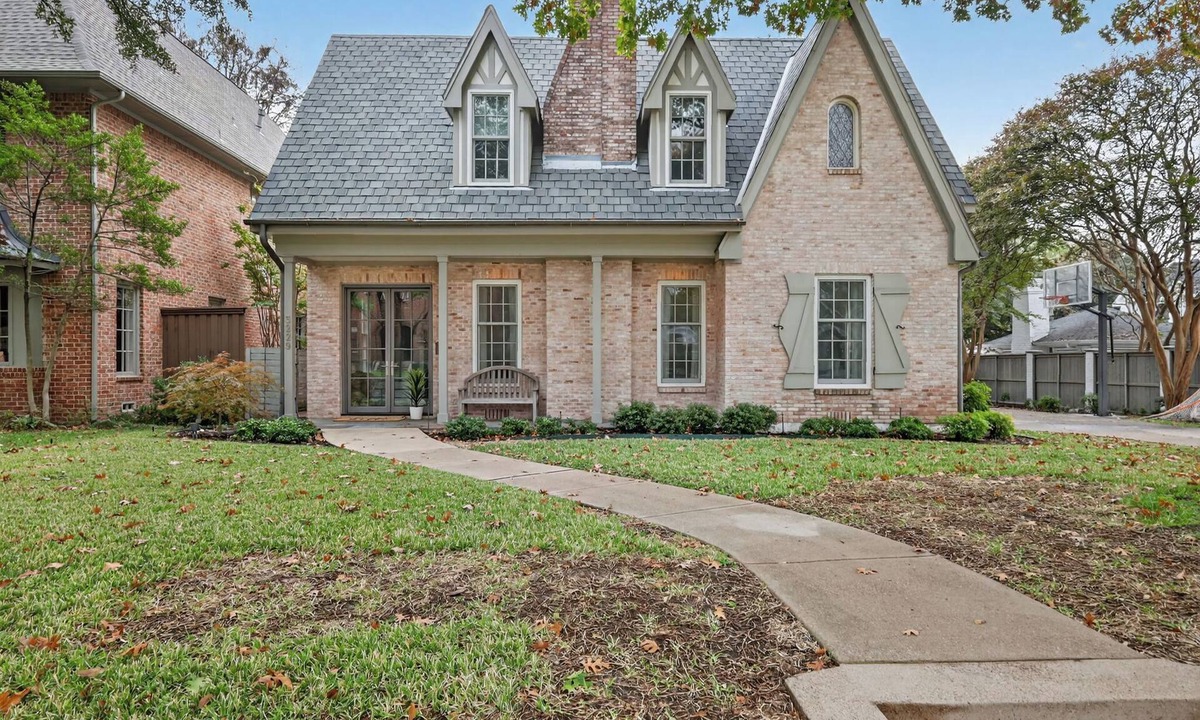 Park Cities House | University Park Family Home near SMU & Snider Plaza