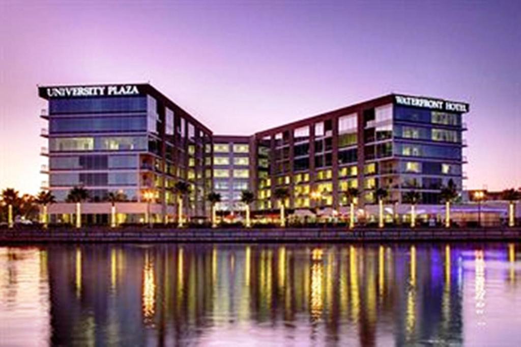 Civic Center Hotel | University Plaza Waterfront Hotel