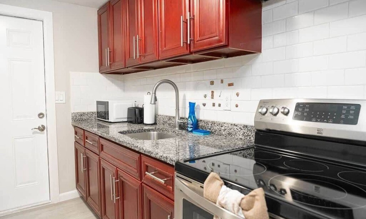 University Apartment | University Serenity Suites #C102