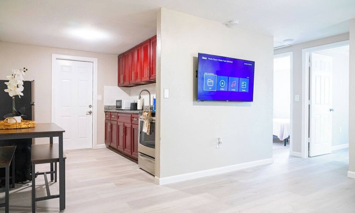 University Apartment | University Serenity Suites #B102