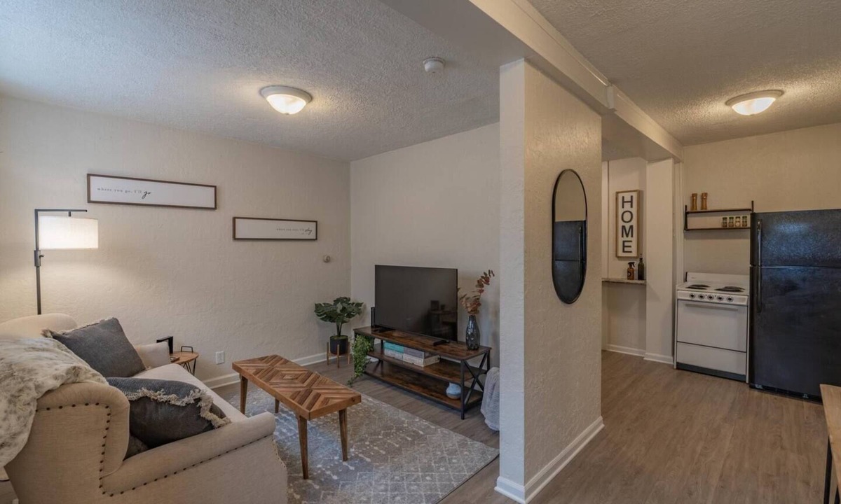 Marion Apartment | University Suite "C"
