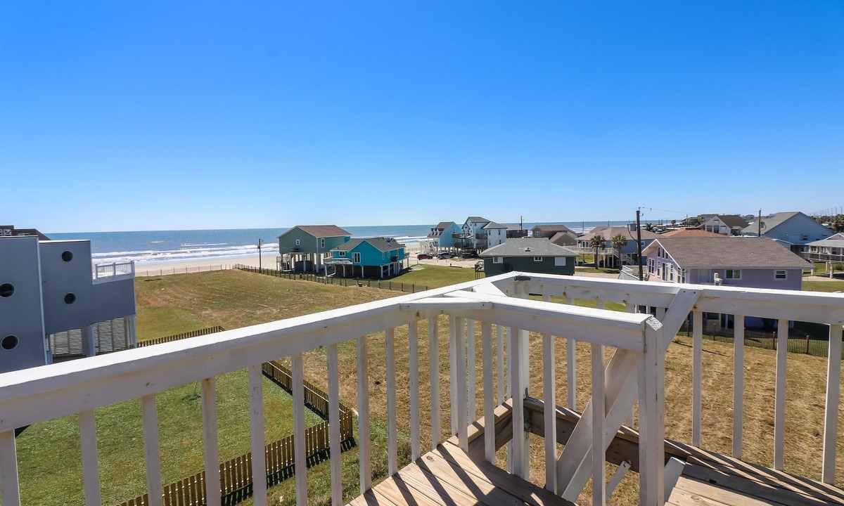 Galveston House | Unobstructed Ocean views! Walk to the beach! King bed. Pets. NEMA 14-50 outlet!