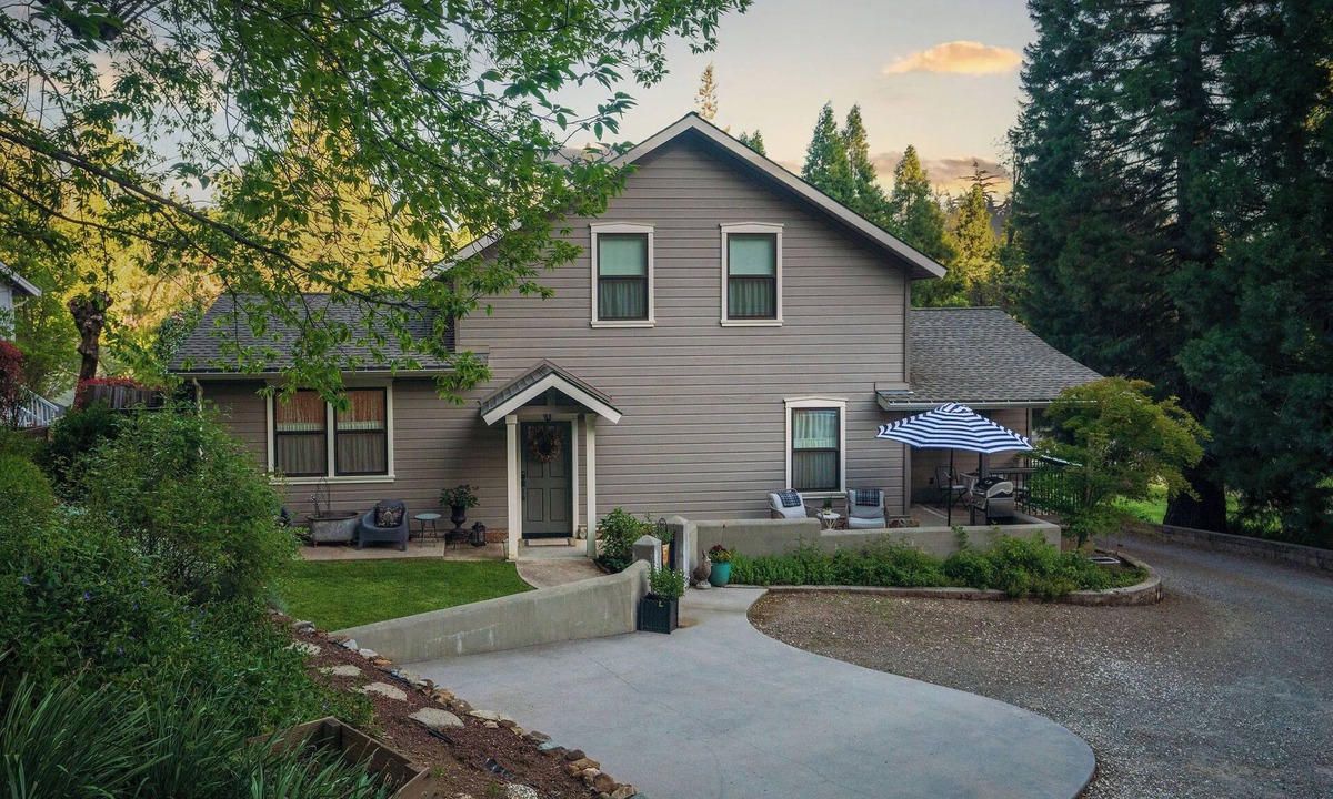 Grass Valley House | Unpack Your Bags and Relax