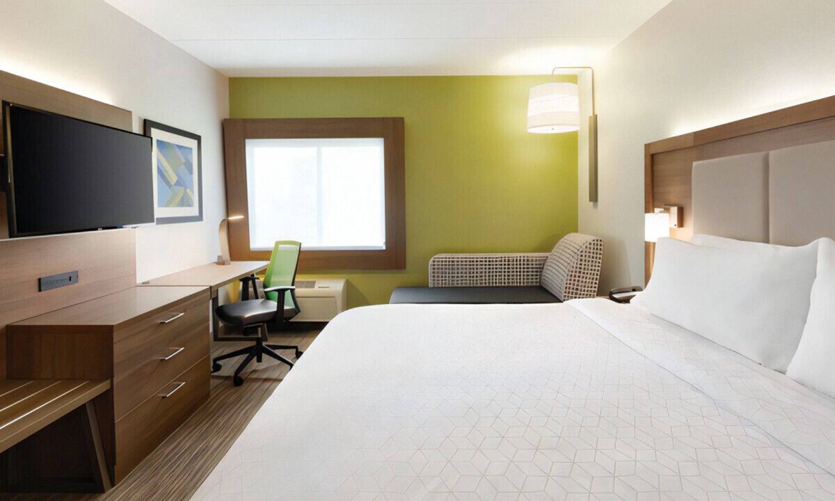 Rocky Hill House | Unplug & Relax In Elegant Staycation Experience