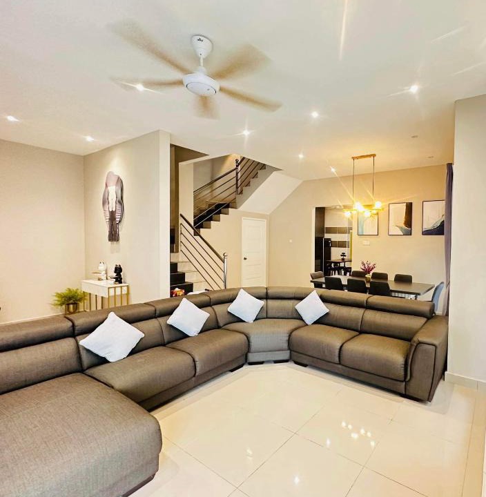 Taman Ilmu House | 《Untitled HomeStay》Sitiawan