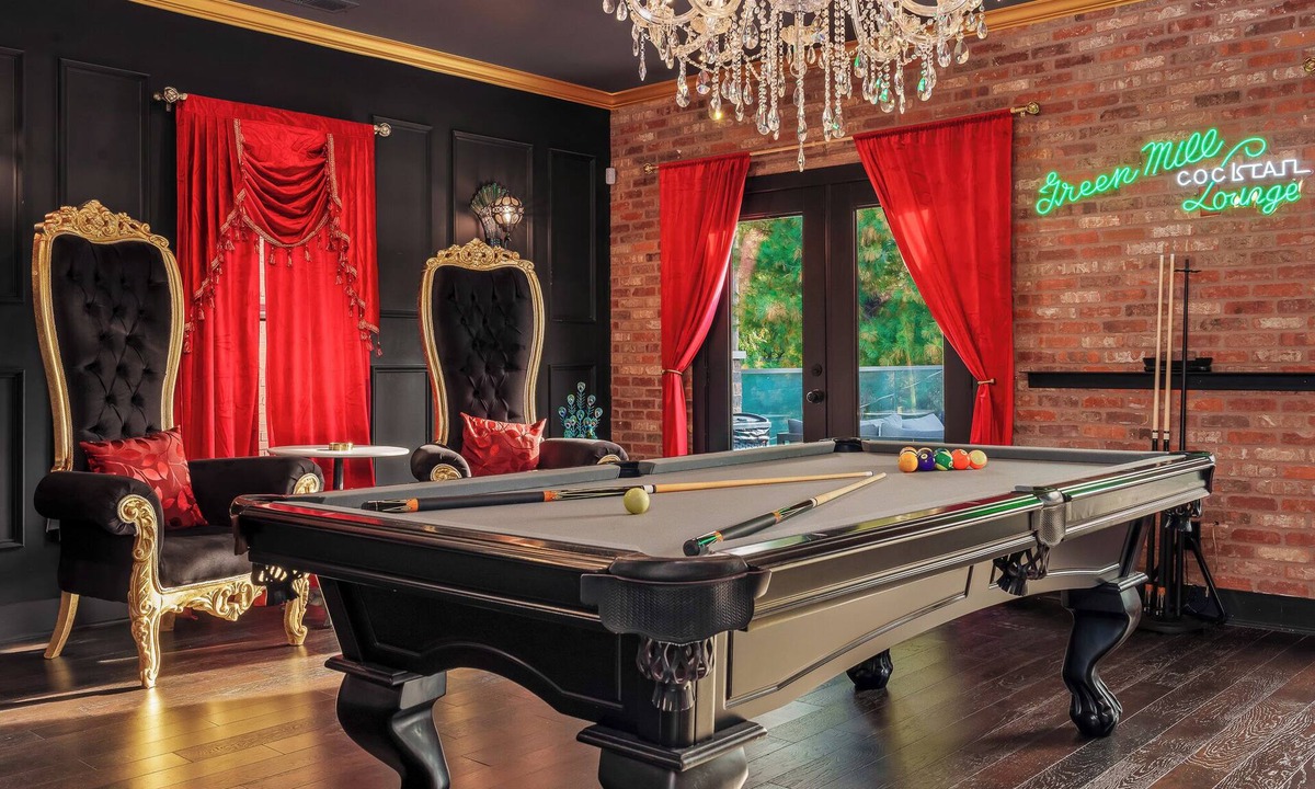 Cherokee Triangle House | Untouchable~6BR 4BA Speakeasy w/Sky Deck+Fire Pit