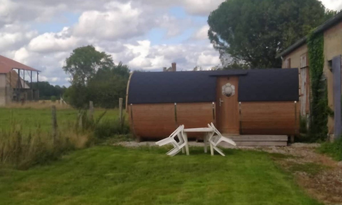 Couvains Ski Chalet | Unusual barrel in the middle of nature