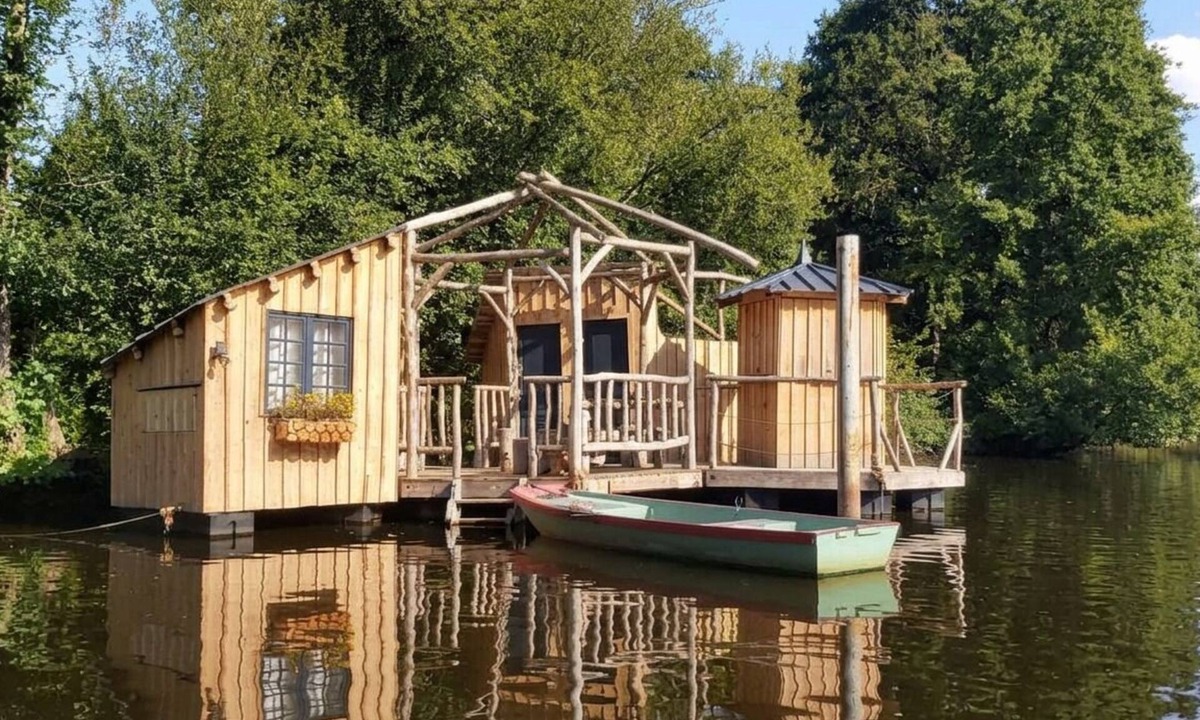 Les Hauts d'Anjou Cabin | Unusual cabin on the water in Pays de La Loire