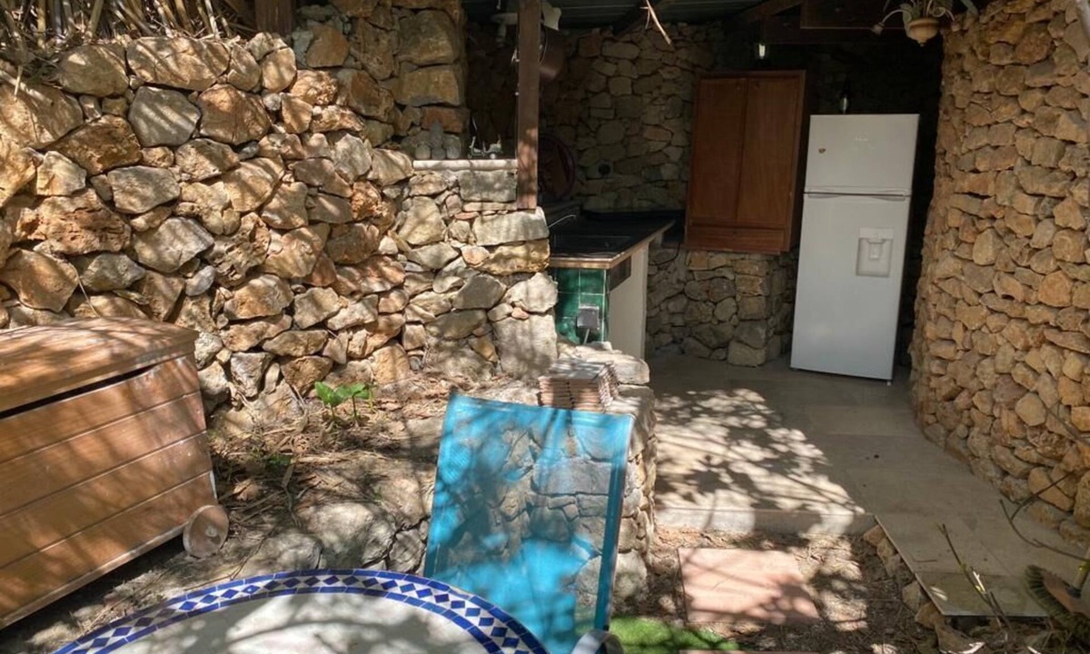 Mougins Cabin | Unusual studio in the countryside