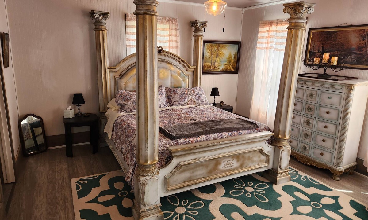 Lansing House | Unwind at the Lotus house Opal suite.