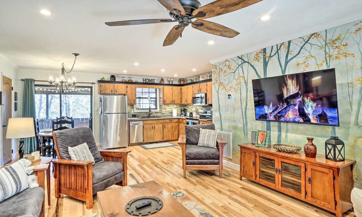 Murphy House | Unwind Fireside: Serene Murphy Escape w/Hot Tub!