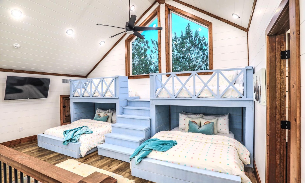 Broken Bow Cabin | Unwind in a Hot Tub Cottage w/Arcade + Playset