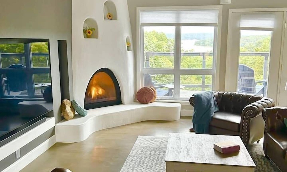Rogers House | Unwind in nature’s beauty— pool, starry nights, stunning lake views, near downtn