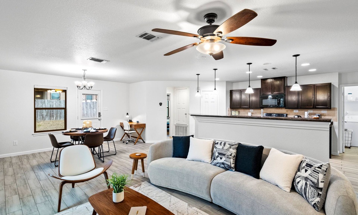 San Antonio House | Unwind In Style And Comfort 3 Bedroom Home by RedAwning