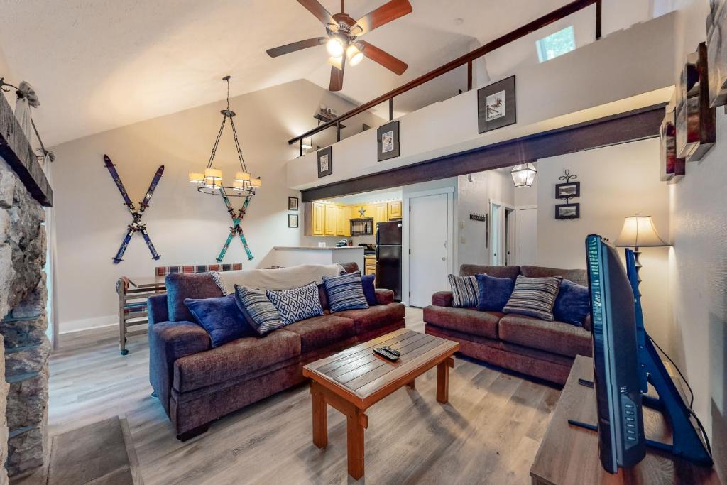 White Haven House | Unwind in Telstar