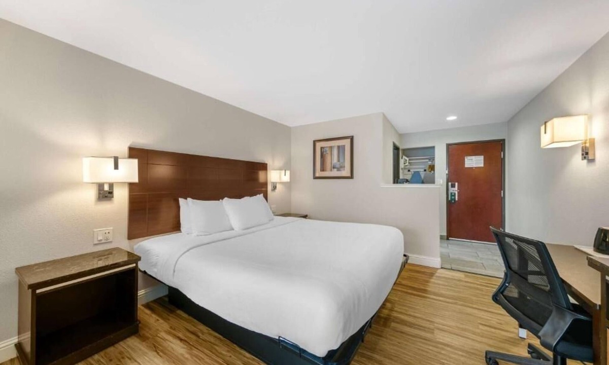 Downtown Sacramento Hotel | Unwind Near Sacramento River in This Convenient Room
