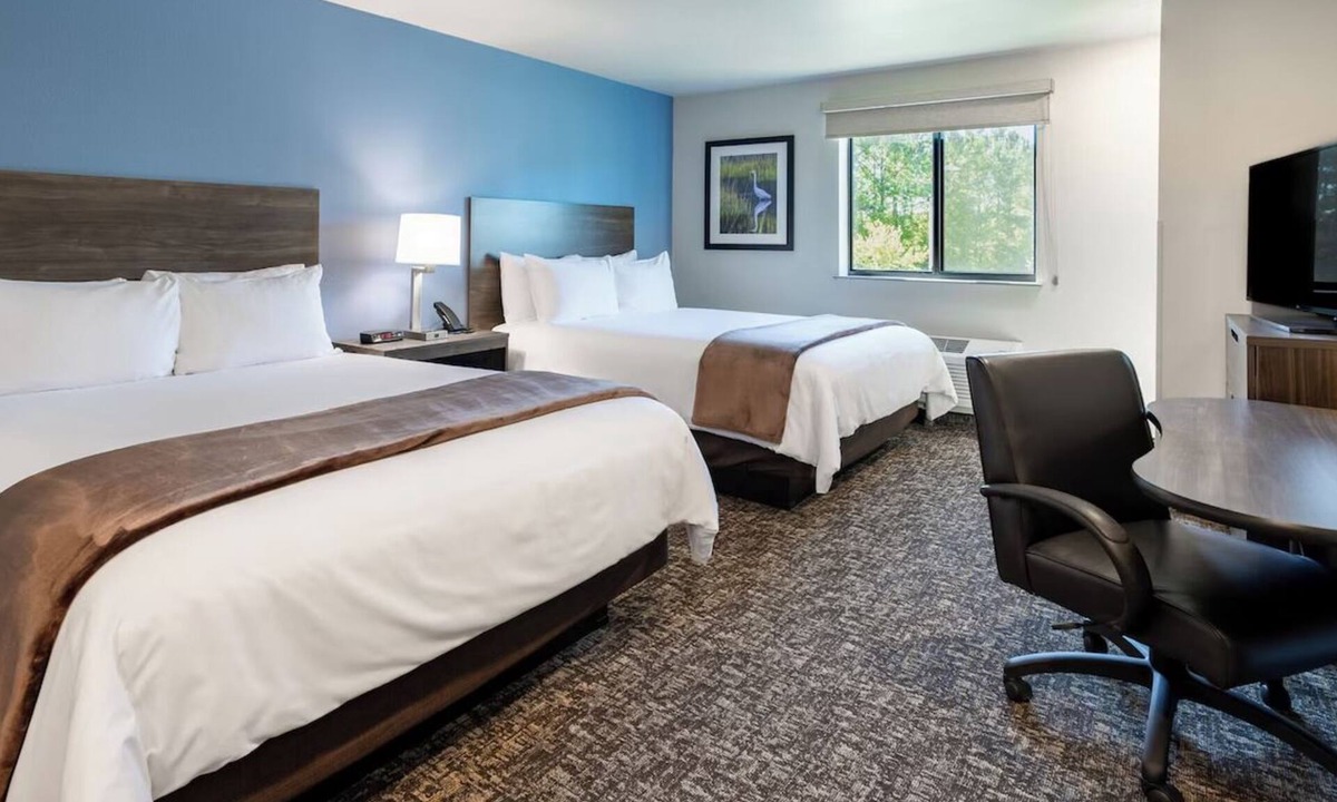 Garner Hotel | Unwind Near White Deer Park Nature Center - Full Kitchen & Pet Friendly!