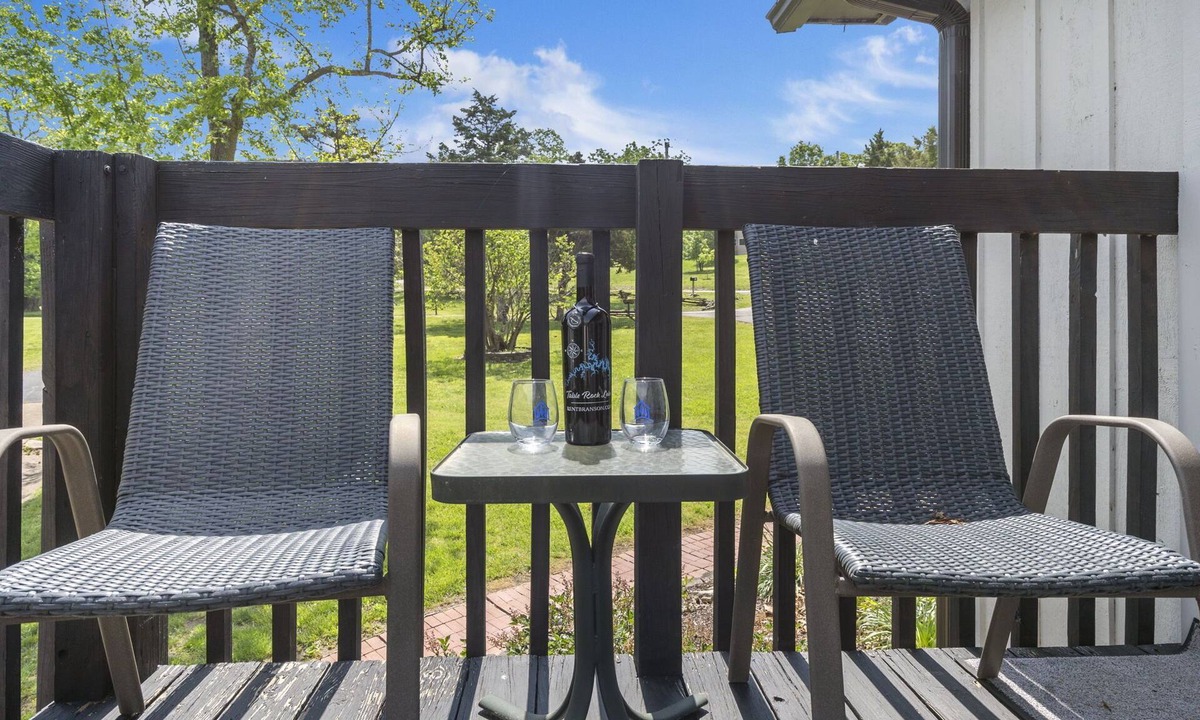 Big Cedars House | Unwind with Stunning Lake Views & Easy Table Rock Access, $400 Daily Tickets & Community Hot Tub