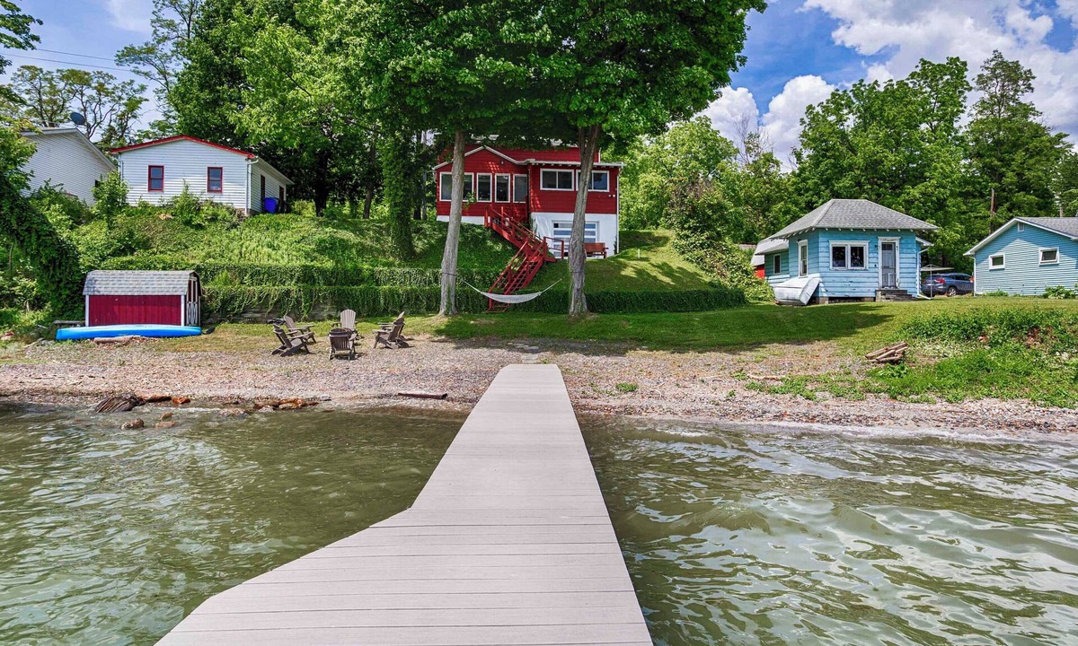 Town of Benton House | UnWined Lakeside: Remodeled Lakefront Home
