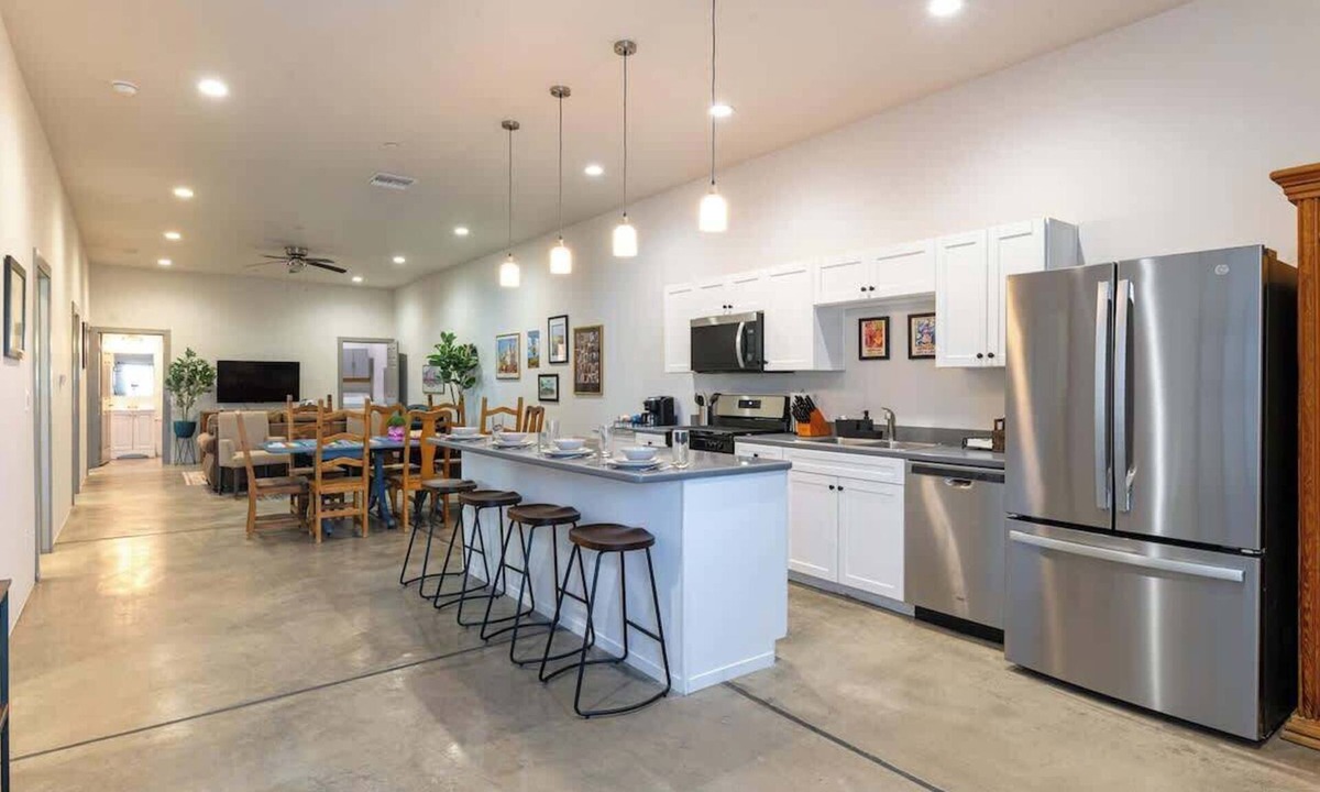 Barrio San Antonio Condo | UofA & Gem Show Base | Modern 4BR Duplex