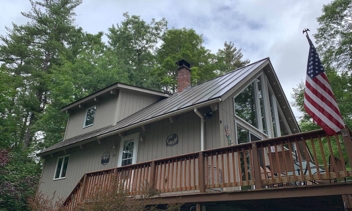 Woodsville Ski Chalet | UP NORTH - Charming Chalet