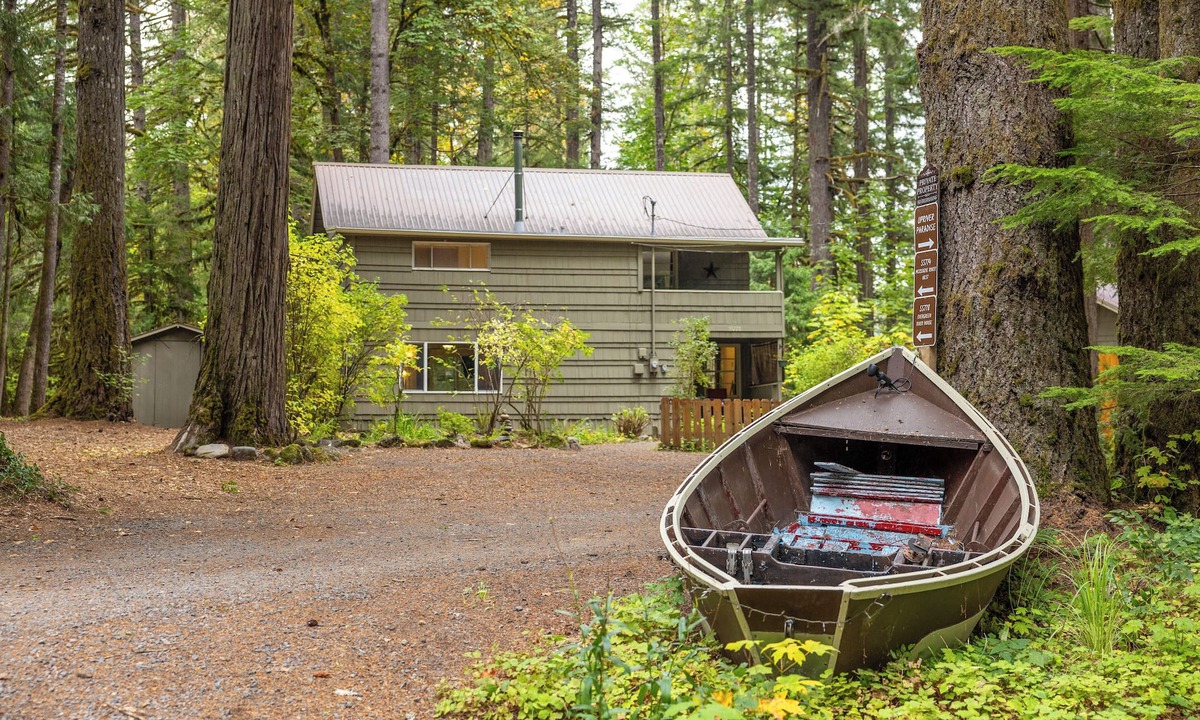 Blue River House | Up-River House on the McKenzie River