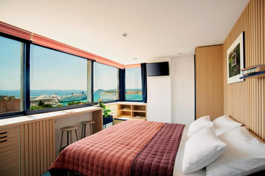 Split Bed & Breakfast | UP THERE design rooms