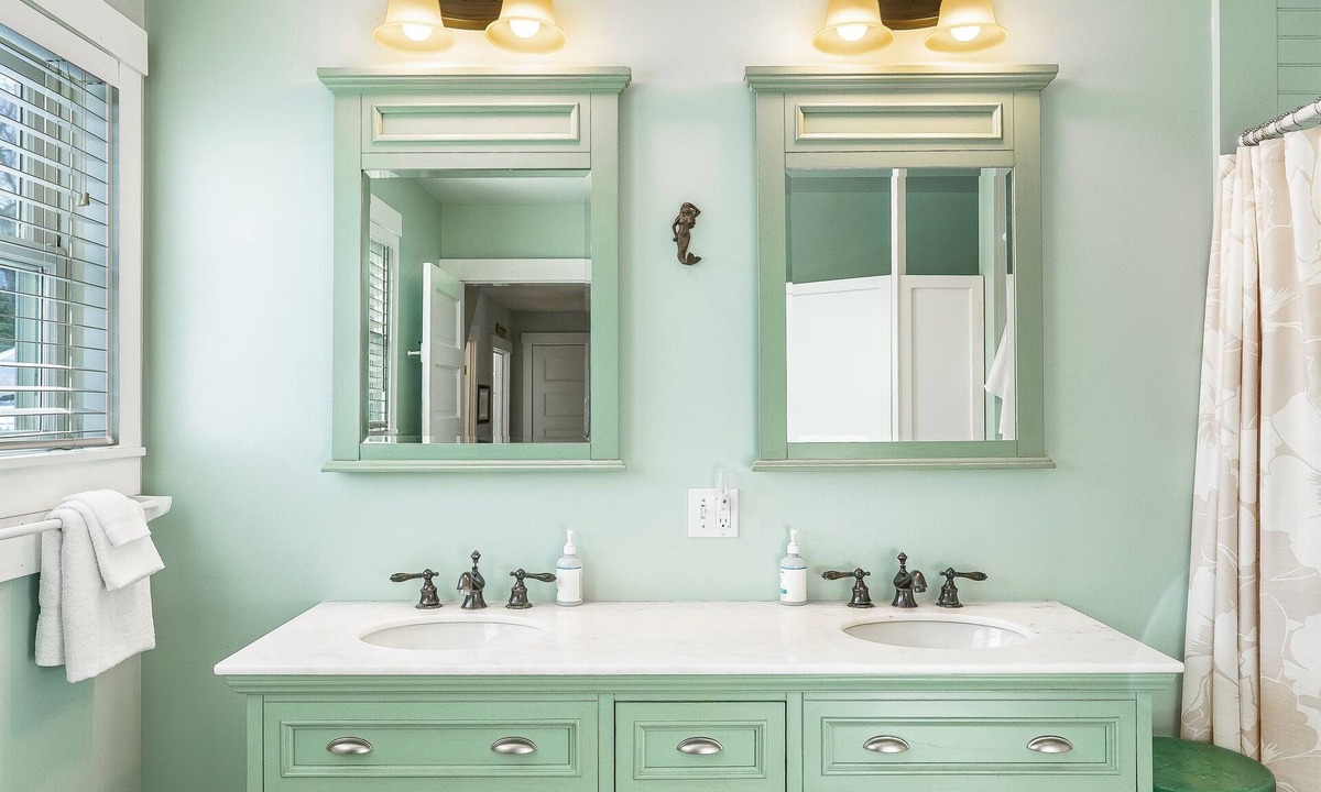 Hall Quarry House | Updated 1900s Home with Fire Pit - Pet Friendly