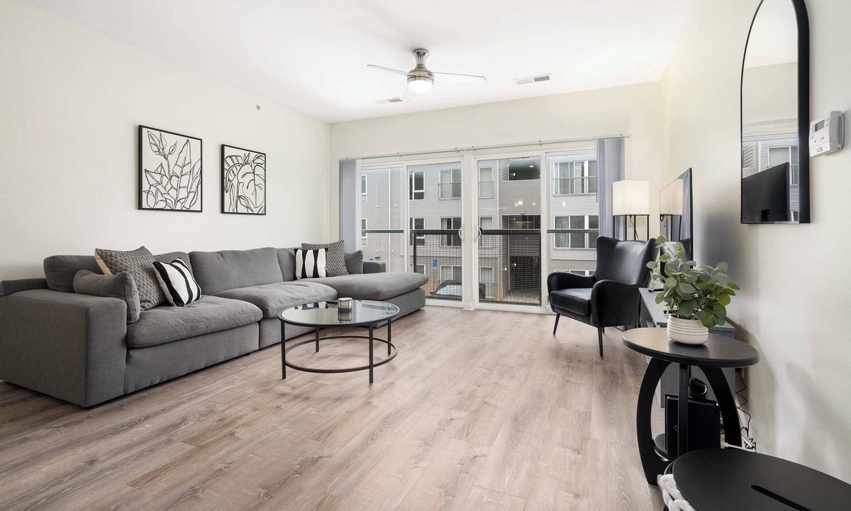 Grandview Heights Apartment | Updated 2-Bedroom with a pool and hot tub