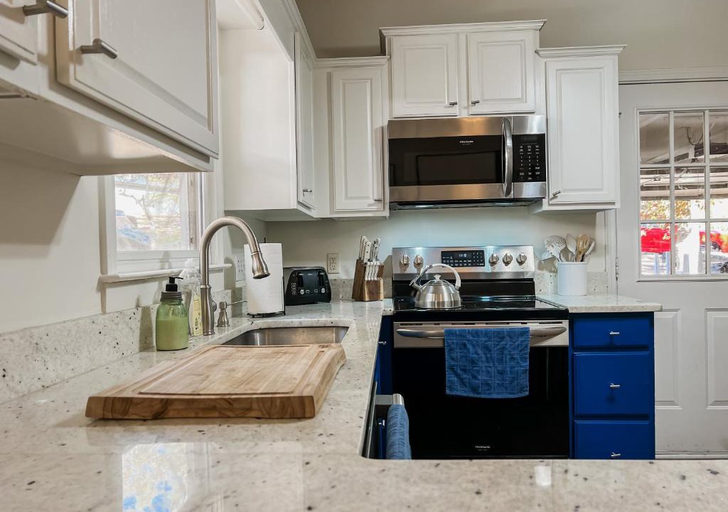 Waleska House | Updated 3Bed/2Ba in Private Gated Lake & Golf Community