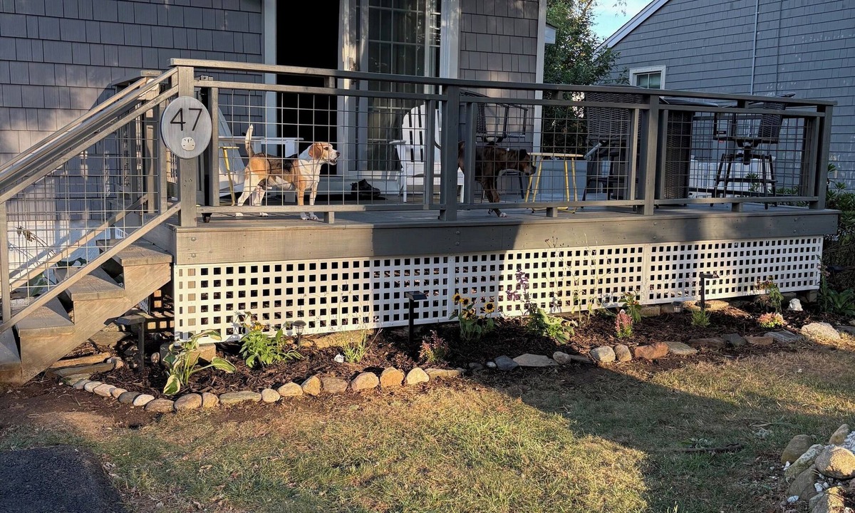 Kenyon House | Updated 3BR, 2 BA Cottage with 2 beach parking passes