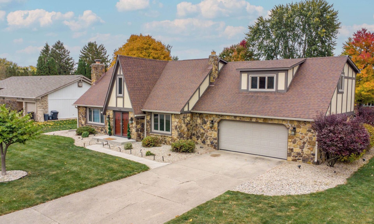 Greenwood House | Updated 4 BR Home, Pool, Hot Tub, Game Room