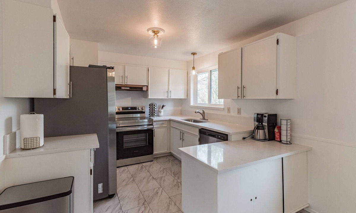 Tigard House | Updated 4beds/2baths Cozy House