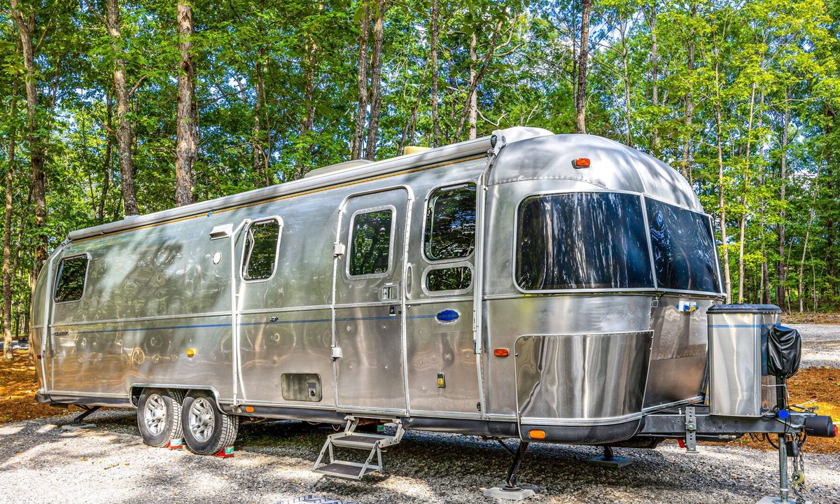 Menlo House | Updated Airstream in secluded location with firepit, full bathroom & kitchenette