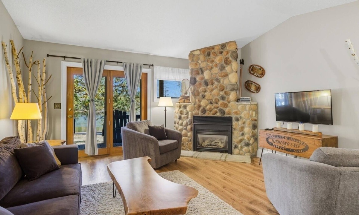 Biwabik Condo | Updated beachfront condo at Giants Ridge