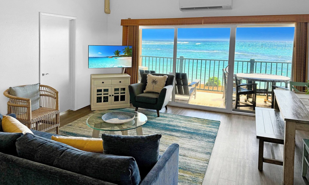 Kapaa Apartment | Updated Beachfront Condo! Walk to Old Town Kapa'a