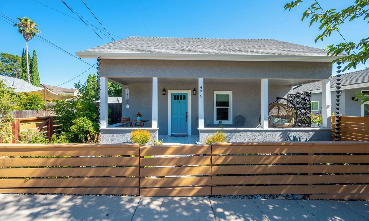 Paso Robles House | Updated Bungalow 2bd/2ba Office Ensuite Util Incl! Walk downtown! 30+ day stays