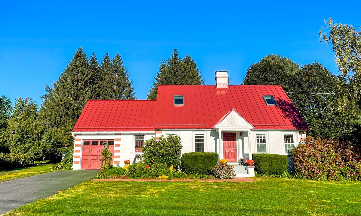 Gilford House | Updated Cape home with WiFi, W/D, full kitchen & clawfoot tub