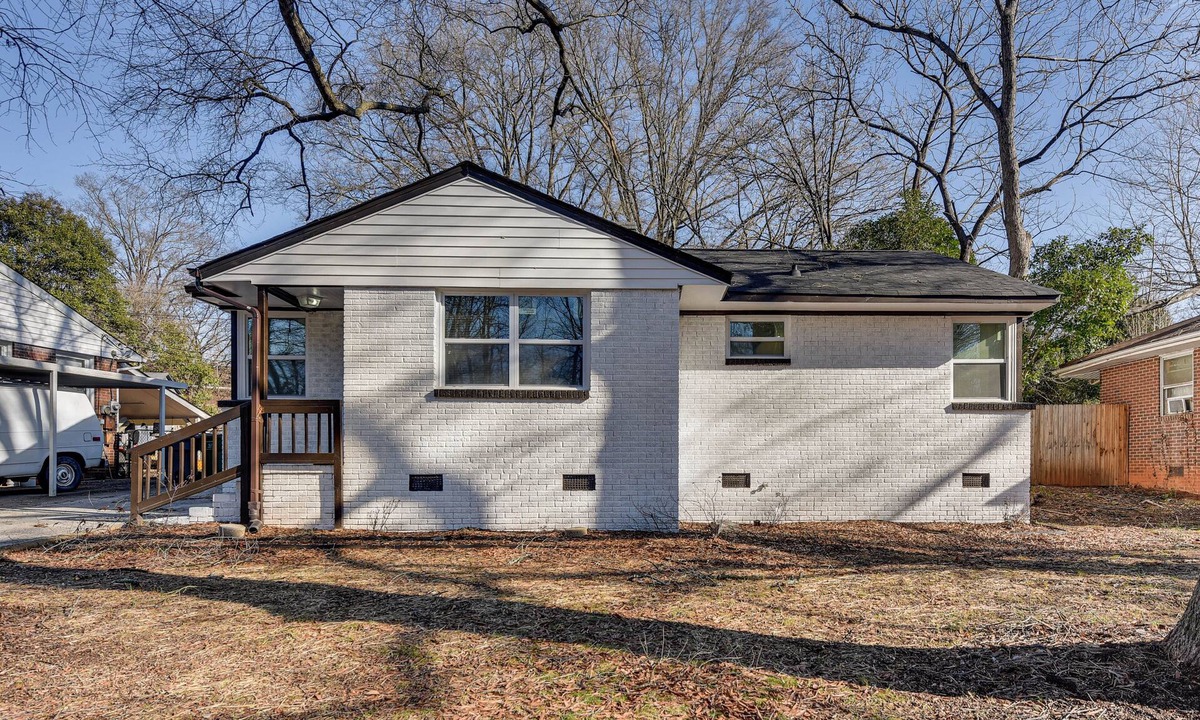 Enderly Park House | Updated Charlotte Home w/Yard ~ 3 Mi to Uptown!