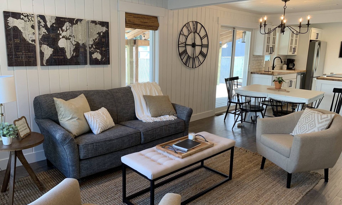 Kalispell House | Updated charming home - perfectly located between Downtown & Kidsport Complex