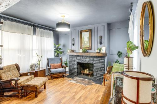 Waterloo House | Updated & Charming! Waterloo Home w/Patio